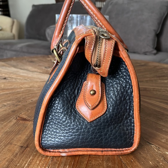 VINTAGE DOONEY & BOURKE SATCHEL R729 NAVY/BRITISH TAN TRIM - Picture 3 of 16